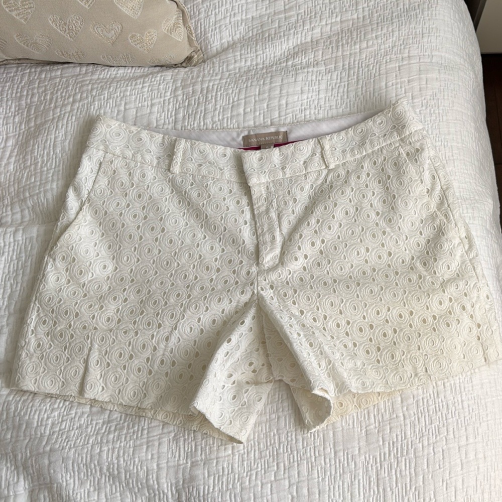 Banana Republic White Bermudas with Textured Fabric